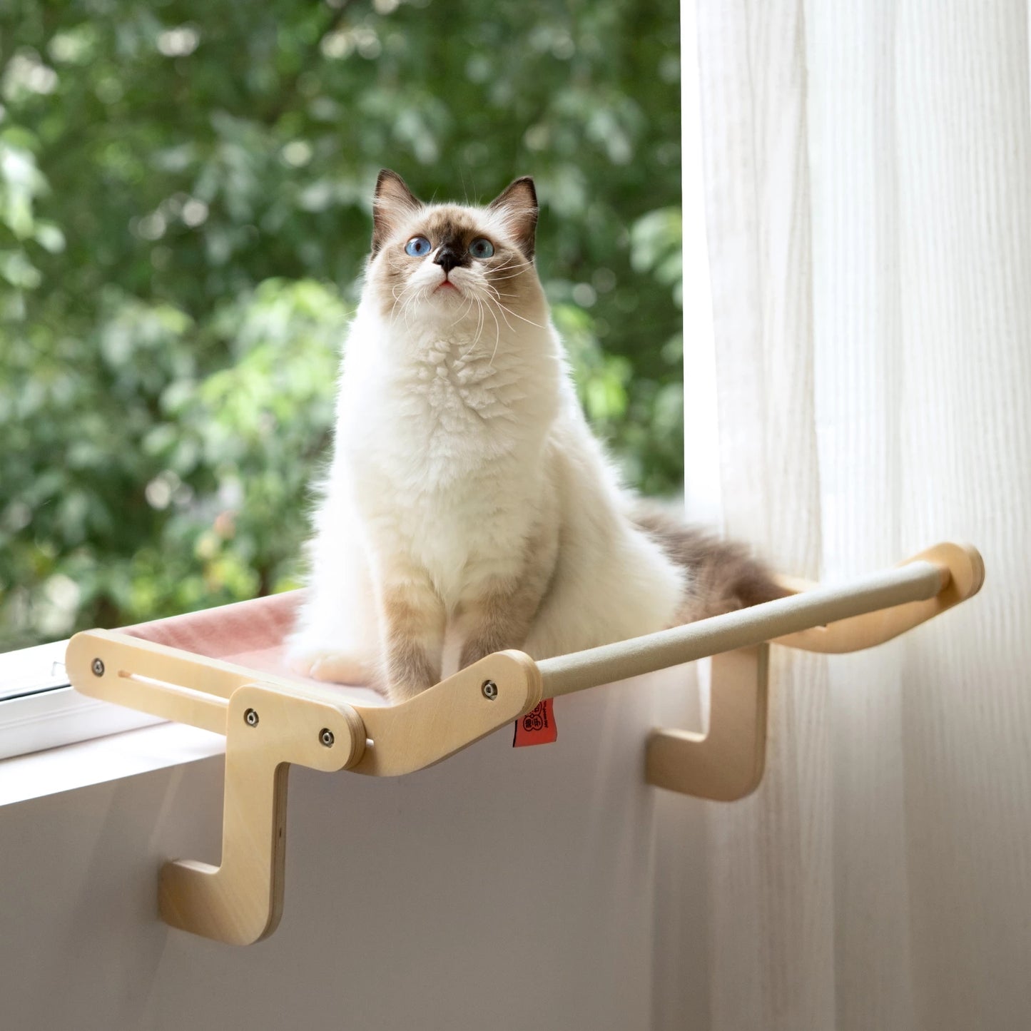 Enhance your cat's comfort with Mewoofun's Window Perch. Easy assembly, durable, and washable.